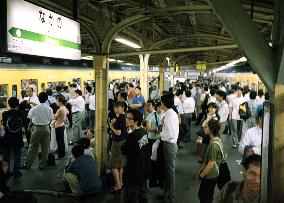 Lightning paralyzes JR train services in Tokyo